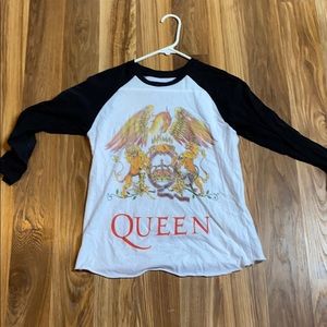 American Eagle Queen tee shirt